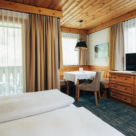 Wellnesshotel Engadin Samnaun Extérieur photo