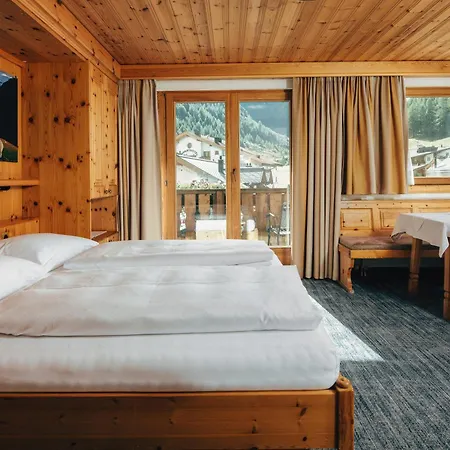 Wellnesshotel Engadin Samnaun Extérieur photo