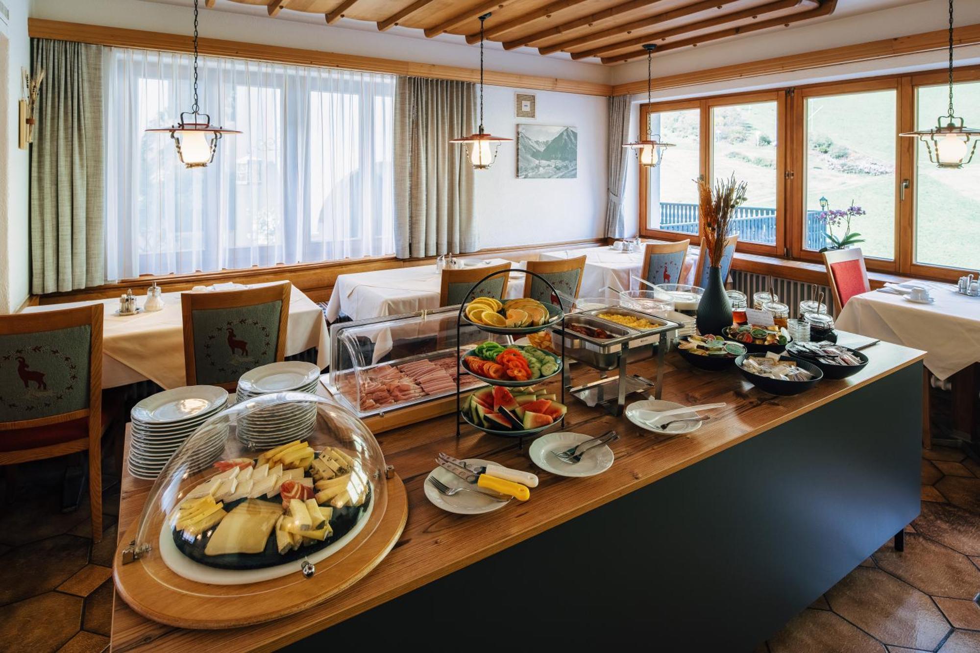 Wellnesshotel Engadin Hotel 3*